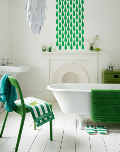 Green and white bathroom by The Sugar Monster | via Flickr