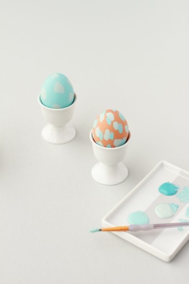 Pastel "Impressionist" Eggs | via http://papernstitchblog.com/2013/03/13/easter-diy-painterly-pastel-eggs/