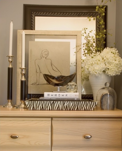 We love this uncomplicated vignette by Maria Killam. I especially like the overlapping mirror and framed sketch | via http://www.mariakillam.com/2009/08/vancouver-stylist-how-to-create-a-vignette-or-tablescape.html/