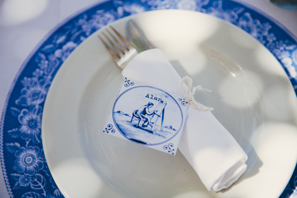 A beautiful shot of the Delft placemat Sera used as part of her stunning wedding reception table setting | Photography: Stephanie Veldman