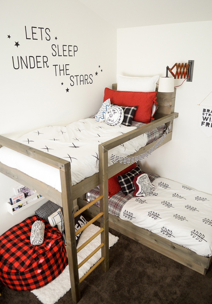 Cool lumberjack themed bunk bed DIY for boys room